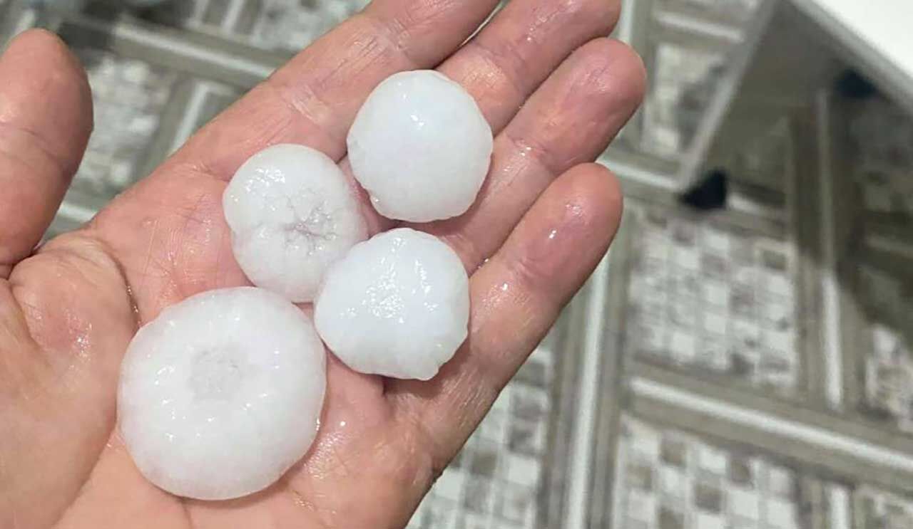 Hatay’da ceviz büyüklüğünde dolu yağdı! Her yer beyaza büründü
