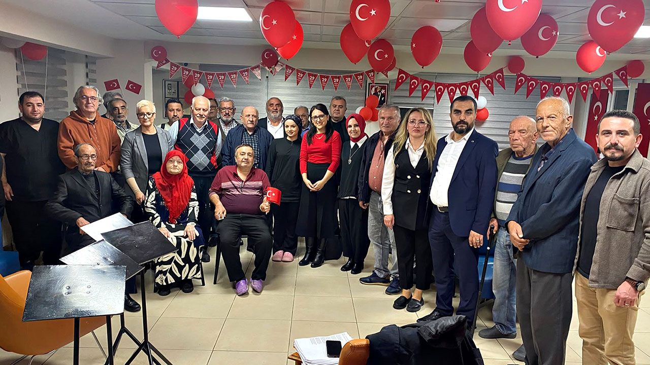 Huzurevi Sakinleri Cumhuriyet Bayramı’nı Türkülerle Kutladı (2)