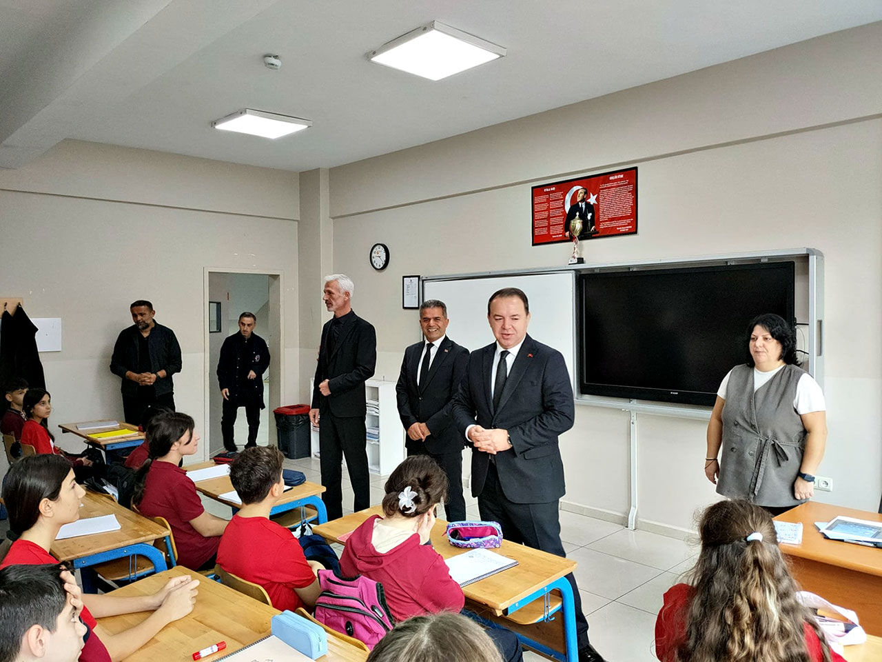 İl Milli Eğitim Müdürü Keskin, Öğrencilerle Bayrak Töreninde Buluştu (1)