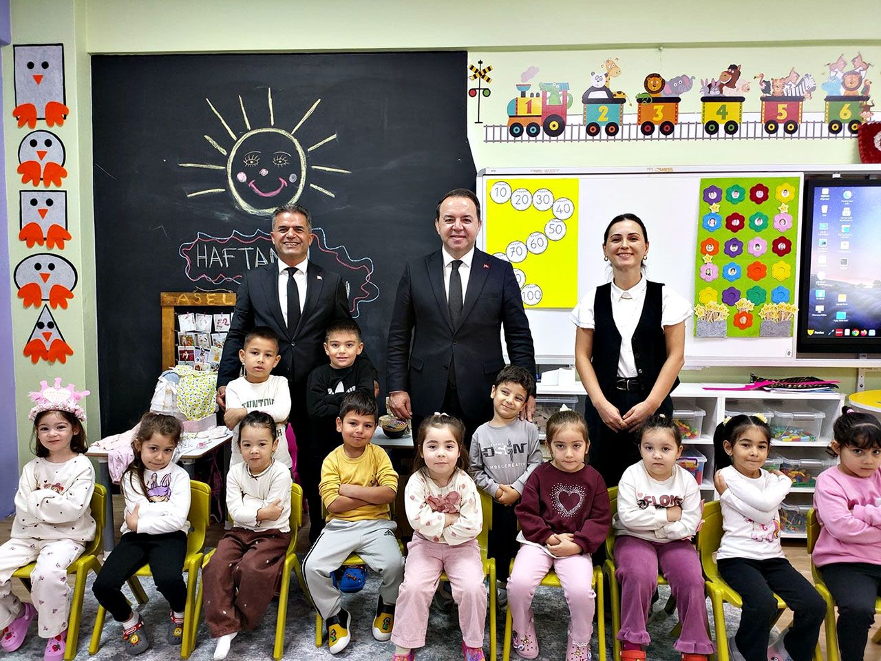 İl Milli Eğitim Müdürü Keskin, öğrencilerle bayrak töreninde buluştu