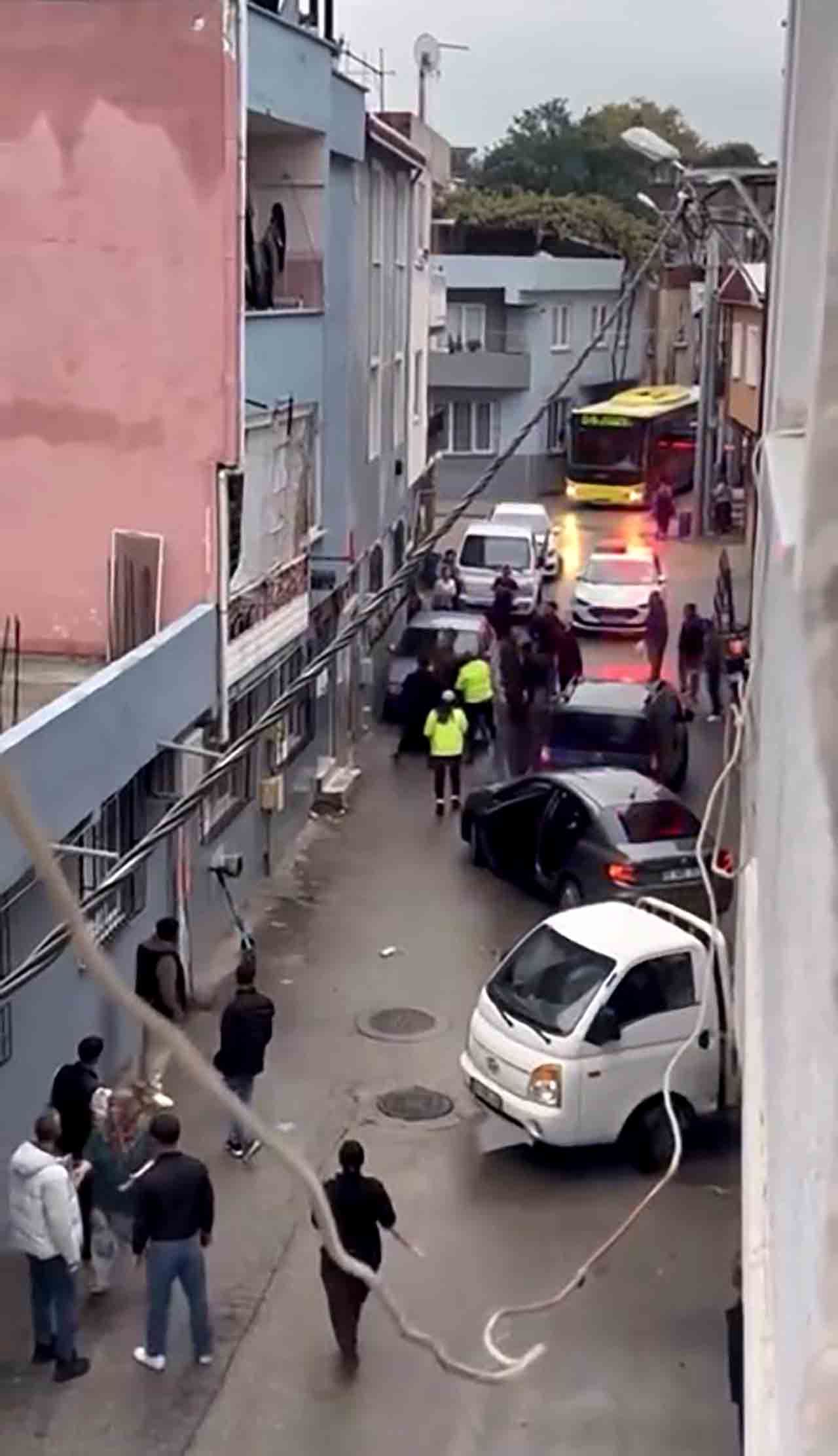 Mahalleli Polisin Üzerine Yürüdü (2)