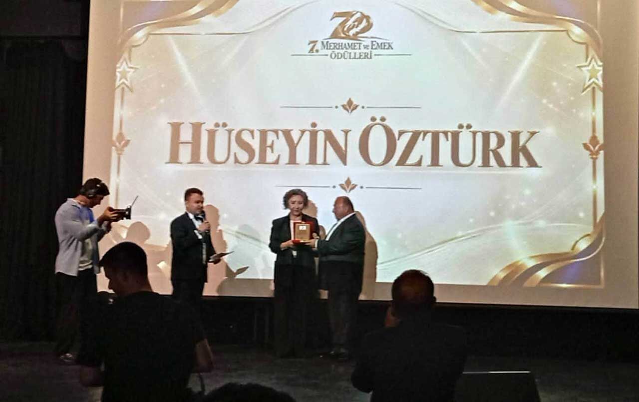 Merhameti̇ Ödül Geti̇rdi̇ (1)