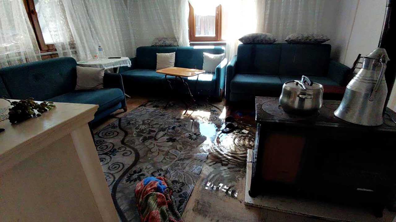 Mudurnuda Ahşap Evde Yangin (1)