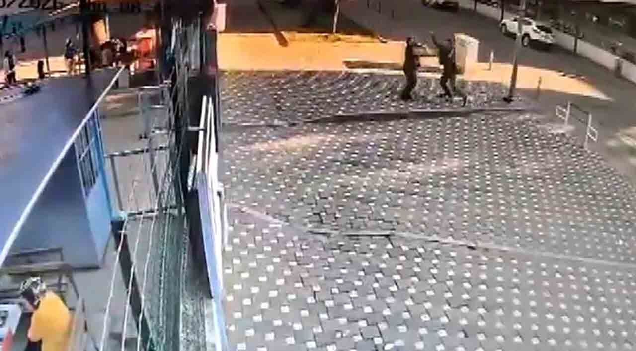 Okul Önünde Bekçiye Saldırdı 1 (2)