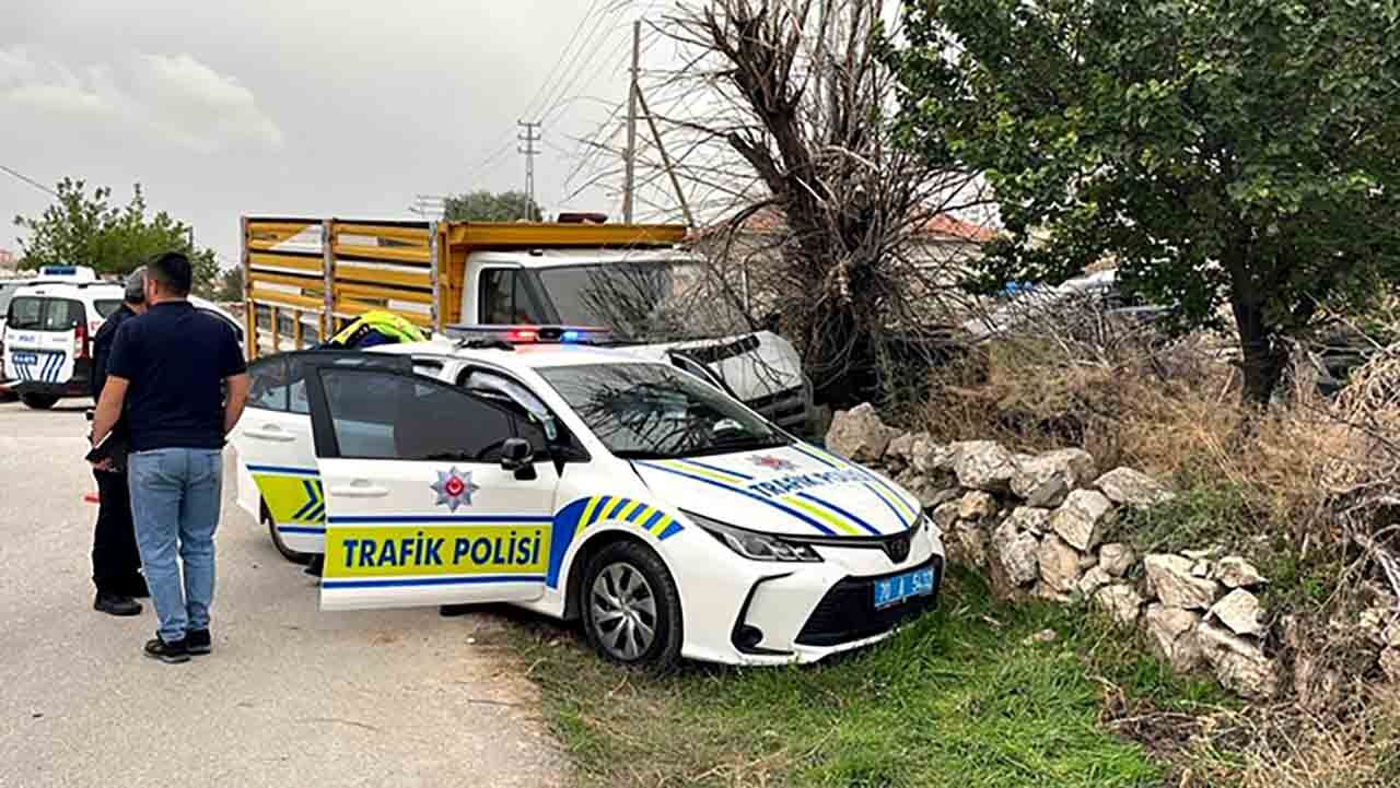 Poli̇s Aracina Alkollü Sürücü Çarpti