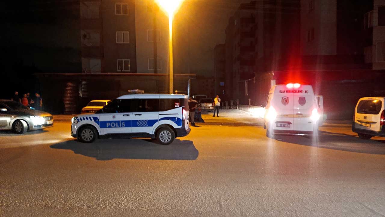 S E V G İ L İ S İ N İ N E Ş İ N D E N K A Ç A R K E N Ö L D Ü (3)
