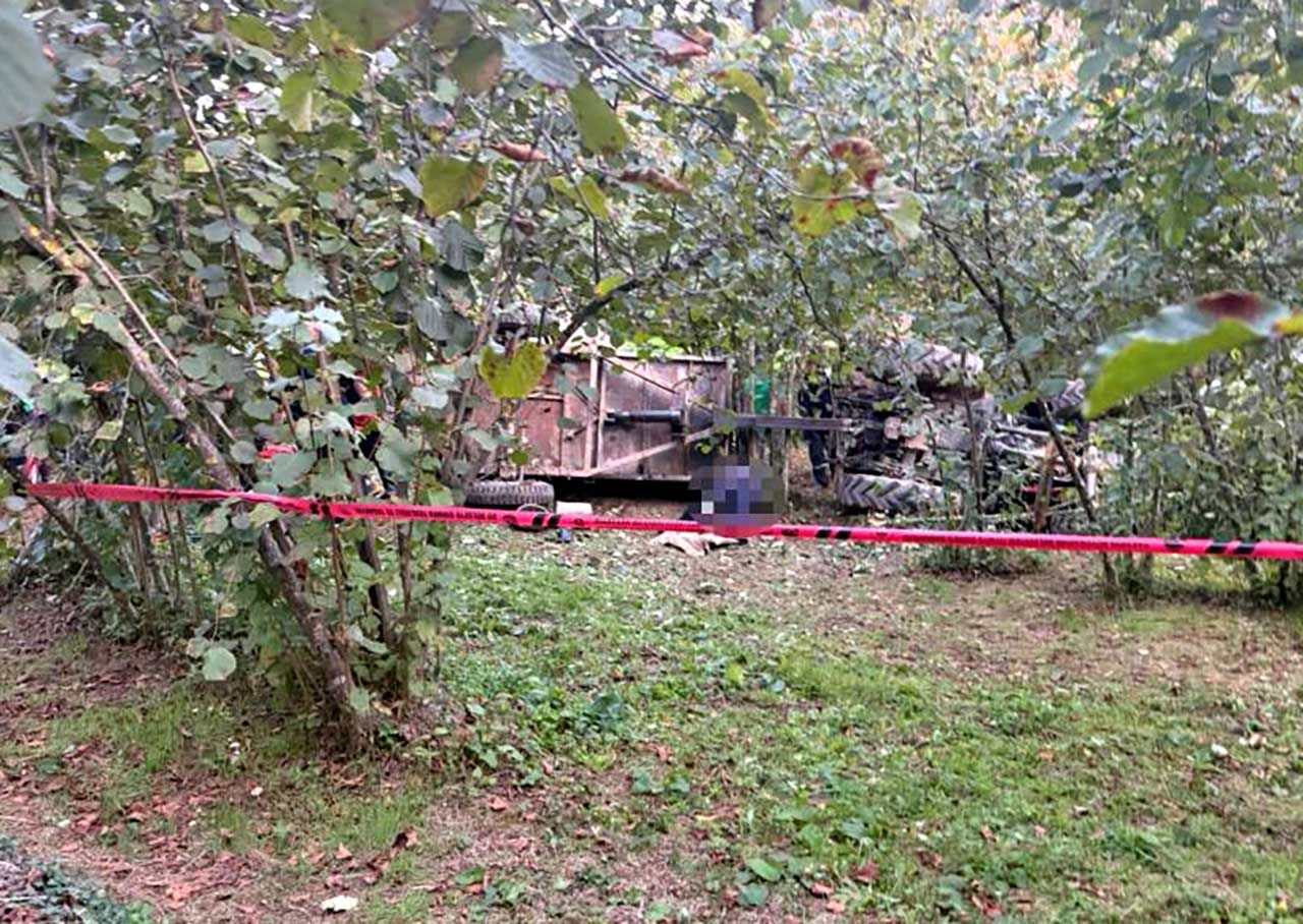 Sürücü Traktörün Altında Kaldı (3)