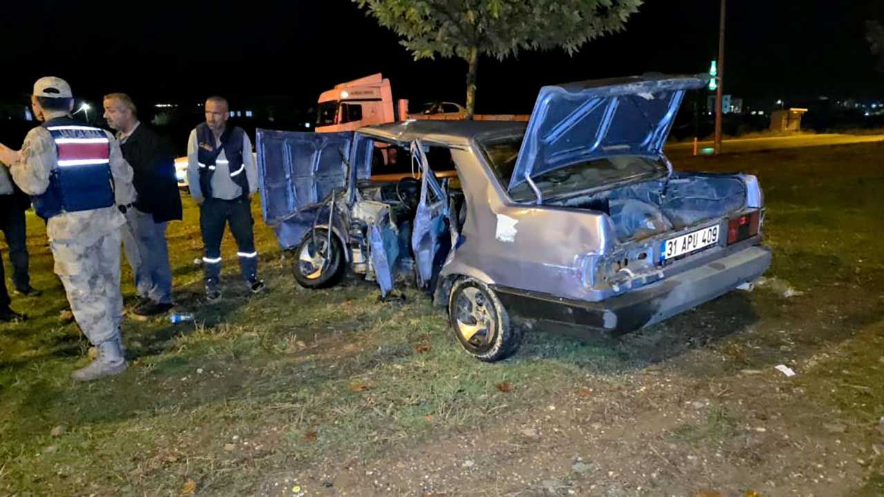 Tofaş'ın hurdaya döndüğü kazada 4 kişi yaralandı