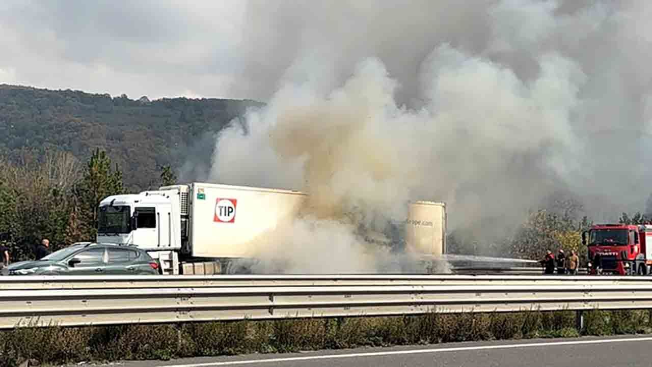 Tünelden Çikan Tir Yandi 2