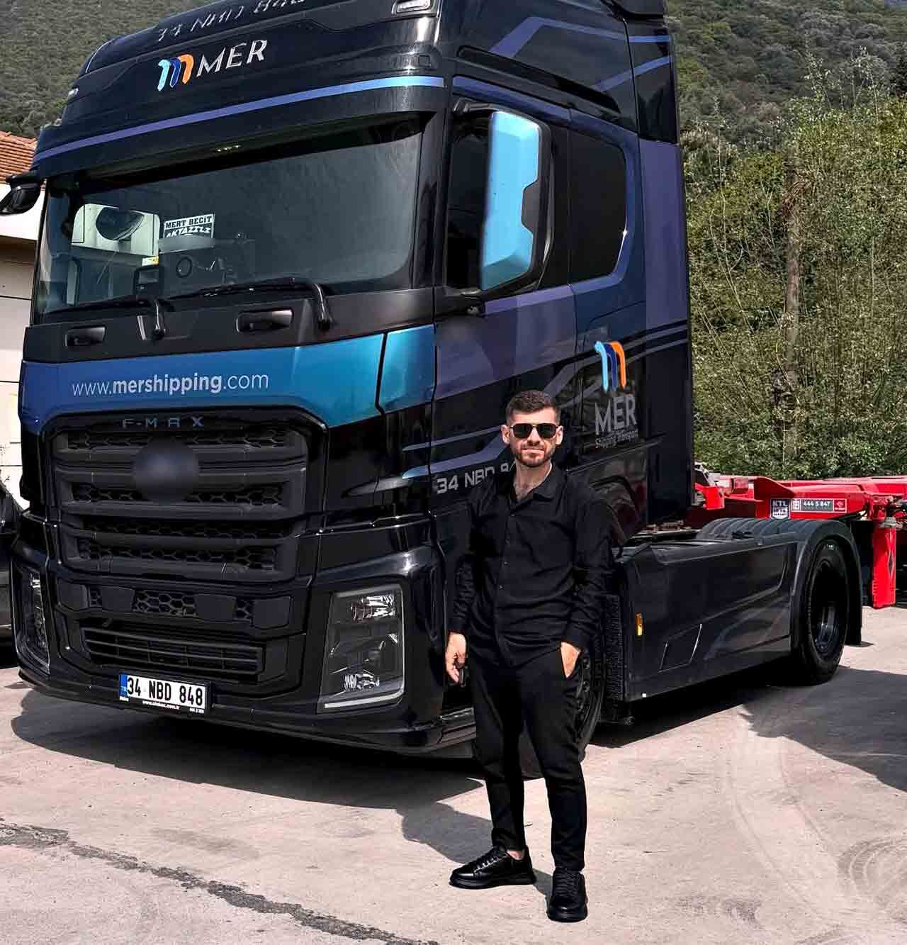 Yol Kenarindaki̇ Tira Çarpti (2)