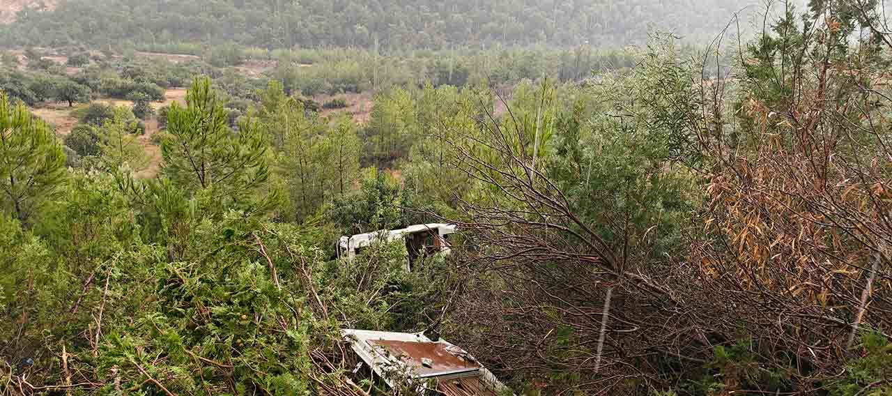 Yolcu Otobüsü Şarampole Uçtu (2)