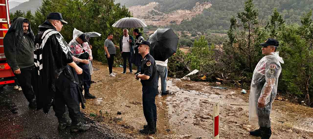 Yolcu Otobüsü Şarampole Uçtu (4)