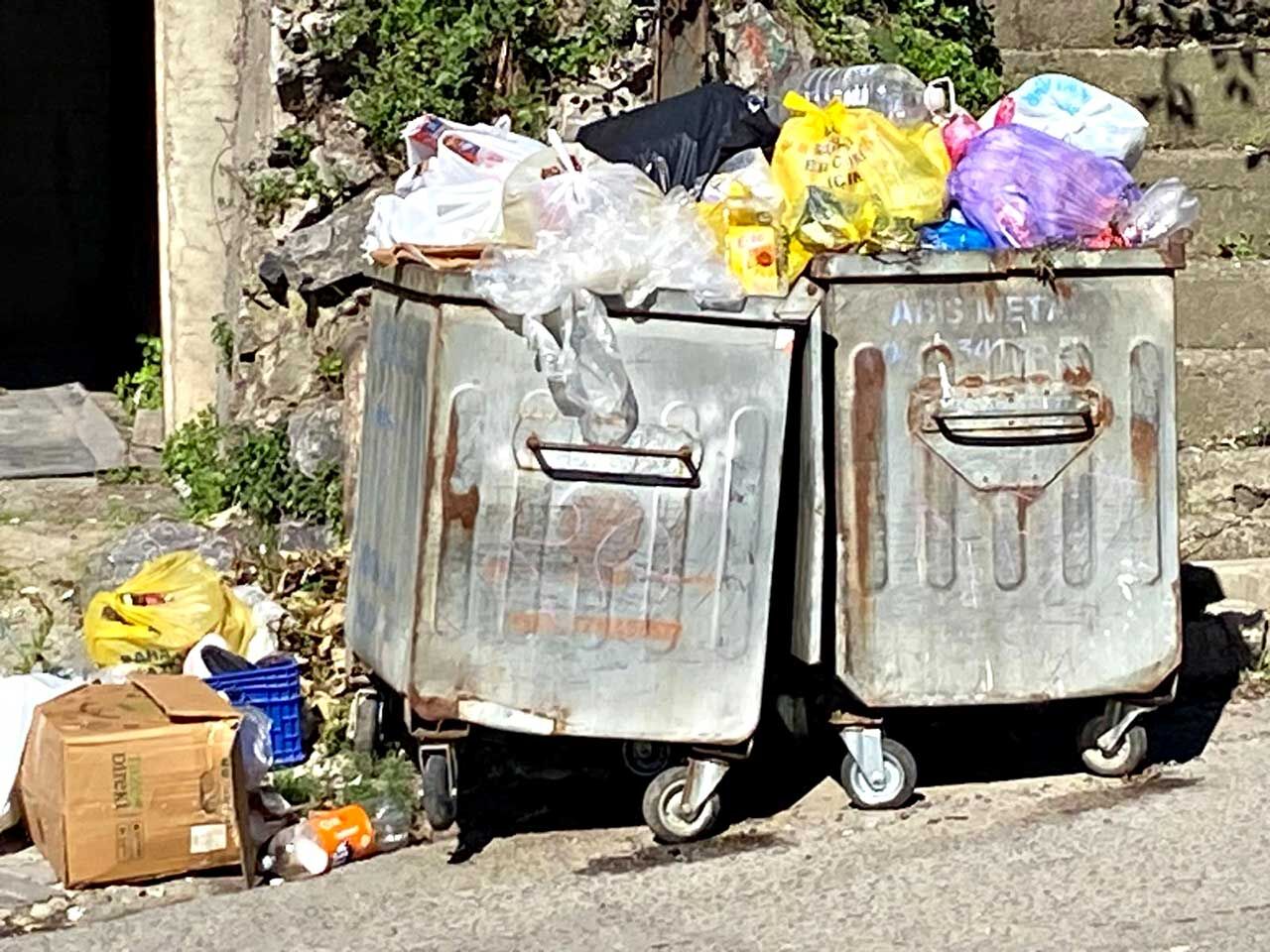 Zamanında Alınmayan Çöpler (3)