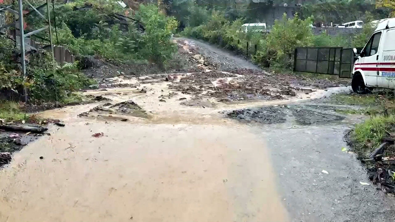 Zonguldak'ta Sağanak Sonrası Heyelan! Evler Tahliye Edildi (3)